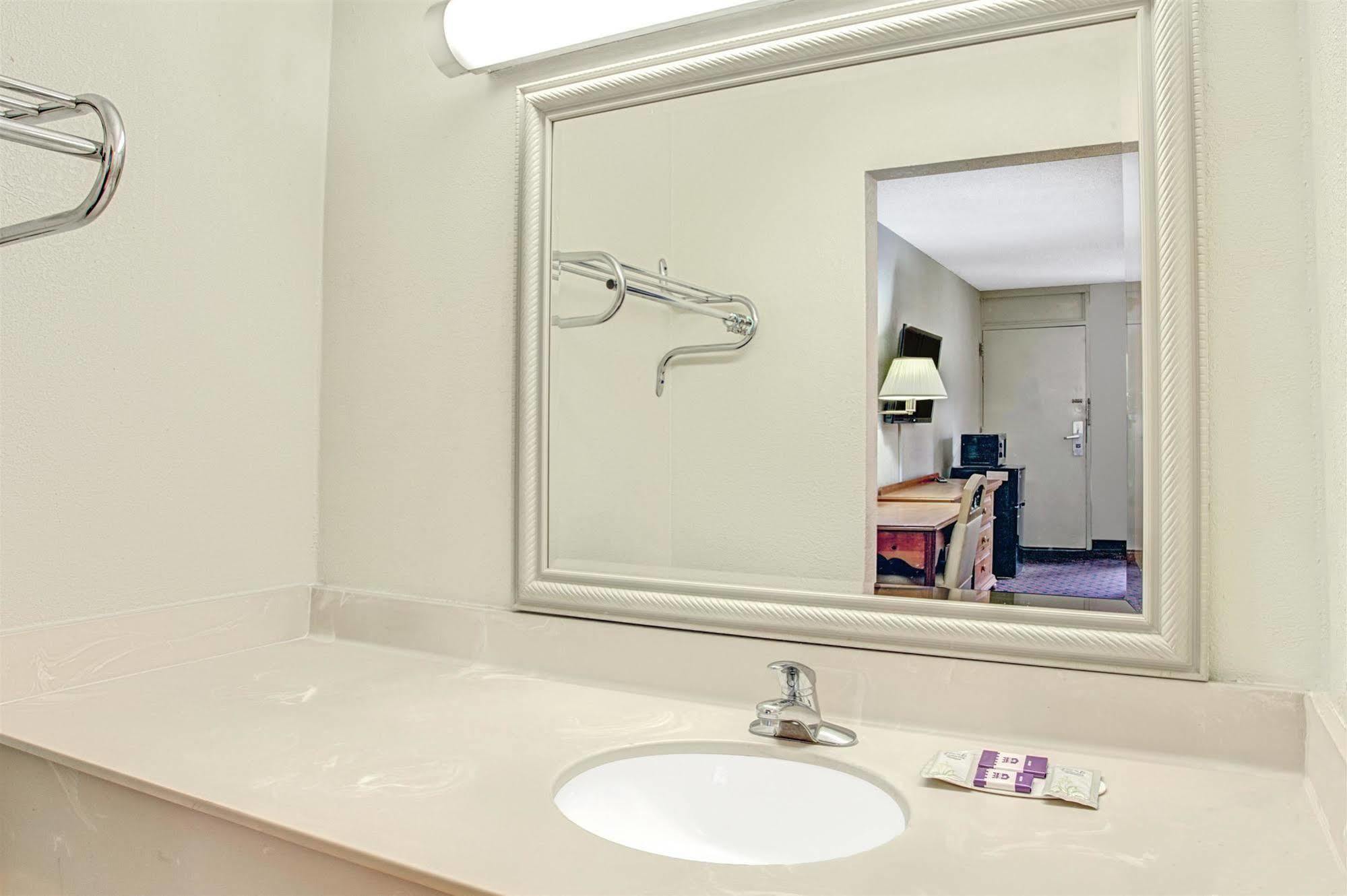 Knights Inn Memphis Airport מראה חיצוני תמונה